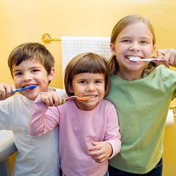 Kiến thức, quan điểm về điều trị sâu răng cho trẻ em